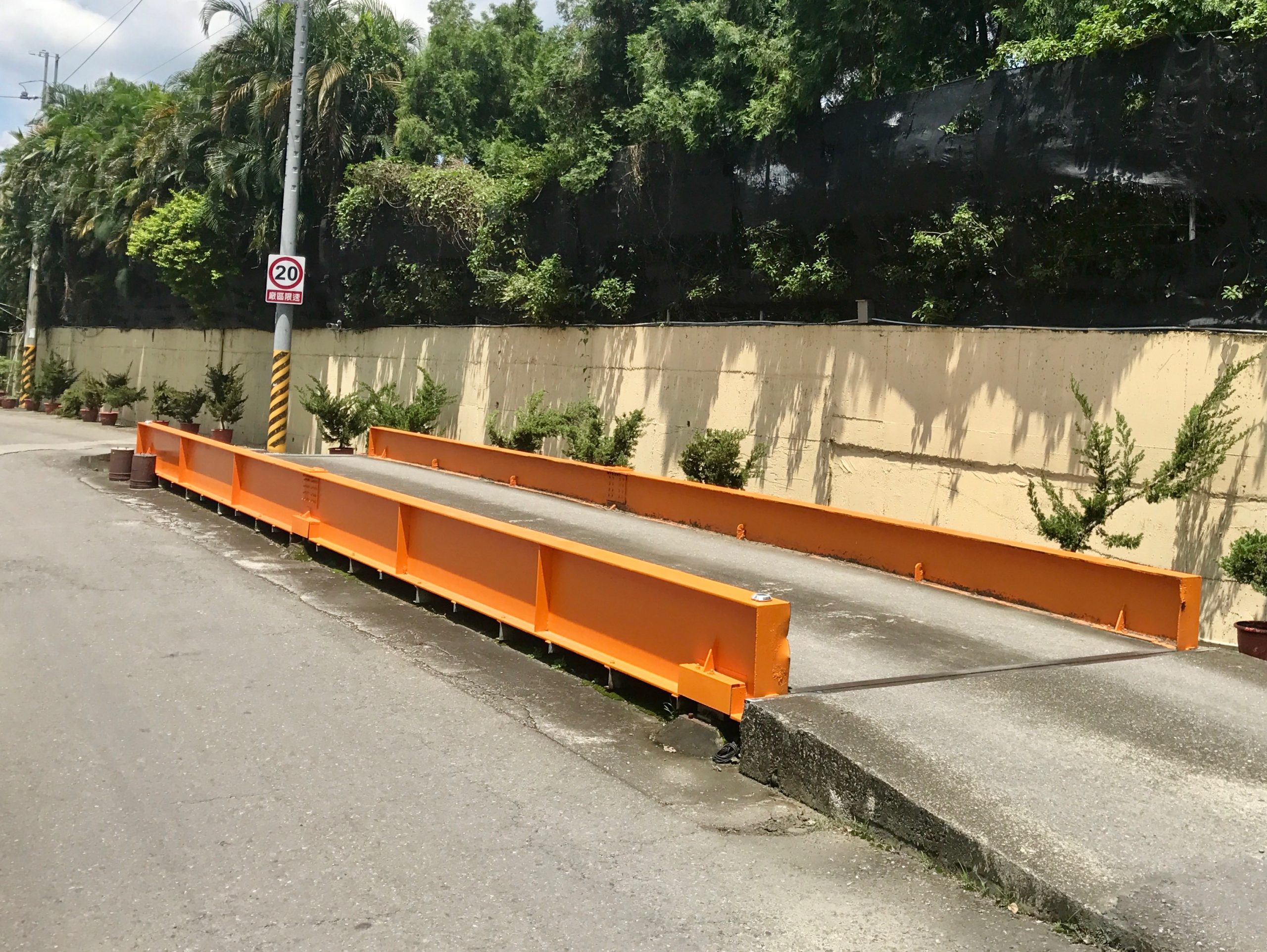 橋梁式平面卡車地磅 1 水泥平台橋梁式卡車地磅
