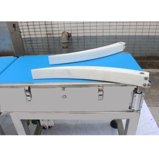 雙擺臂在線檢重秤 7 雙擺臂在線檢重秤可調節擋板