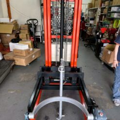 電動油桶夾桶車秤 12 油桶夾桶車秤正面圖