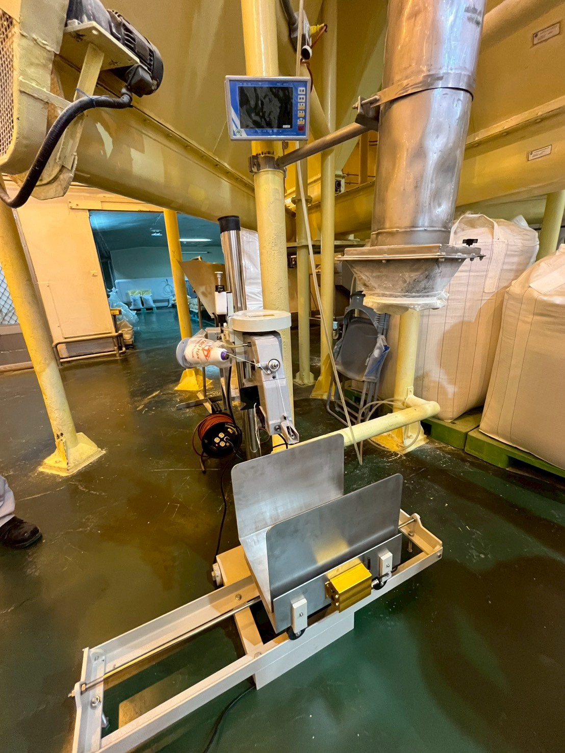 FN600A滑板式縫袋口機秤重電子秤 6 FN600A滑板式縫袋口機秤重電子秤-現場圖03